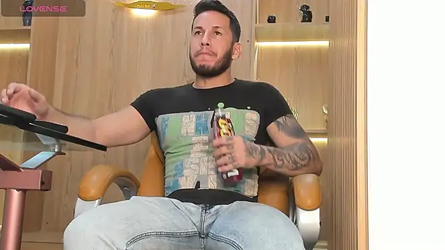 Snapshot of George_Diesell chatting on 23, 1, 2025 George Diesell online show from 23, 1, 2025