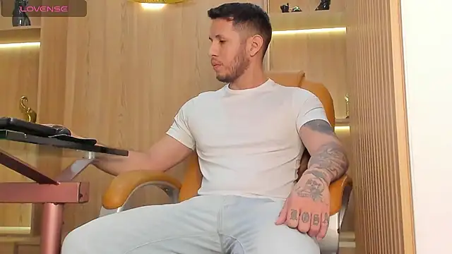 Snapshot of George_Diesell chatting on 8, 2, 2025 George Diesell online show from 8, 2, 2025