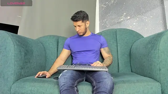 Snapshot of George_Diesell chatting on 2, 10, 2025 George Diesell online show from 2, 10, 2025