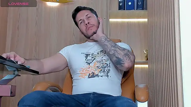 Snapshot of George_Diesell chatting on 15, 11, 2025 George Diesell online show from 15, 11, 2025