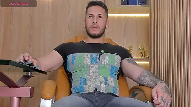 Snapshot of George_Diesell chatting on 27, 11, 2025 George Diesell online show from 27, 11, 2025