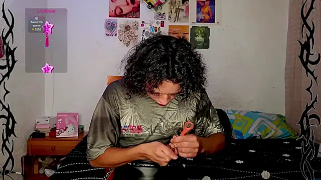 Snapshot of angelsdustxxx chatting on 23, 12, 2024 angelsdustxxx online show from 23, 12, 2024