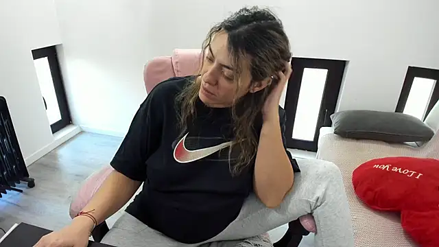 Dyana Kaylinn online show from 21, 4, 2026