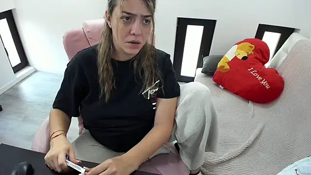 Dyana Kaylinn online show from 22, 4, 2026