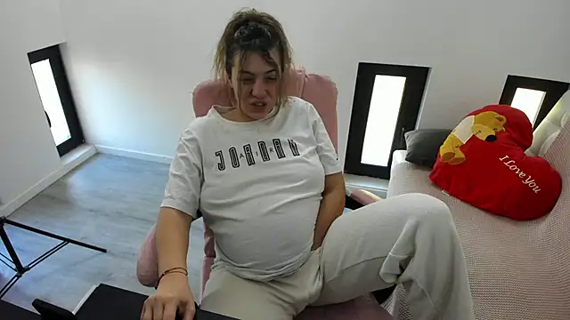 Dyana Kaylinn online show from 24, 4, 2026