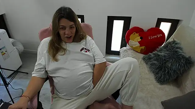 Dyana Kaylinn online show from 6, 6, 2026