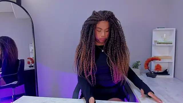 nayah   online show from 10, 9, 2025