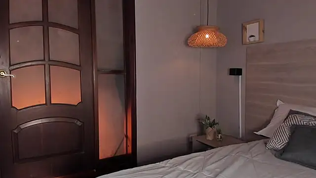 nayah   online show from 25, 4, 2026