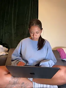 Snapshot of VanessaBling chatting on 9, 3, 2025 VanessaBling online show from 9, 3, 2025