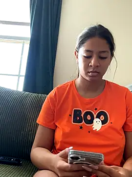 Snapshot of VanessaBling chatting on 11, 10, 2025 VanessaBling online show from 11, 10, 2025