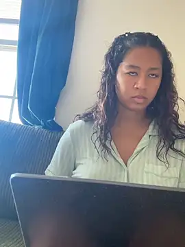 Snapshot of VanessaBling chatting on 8, 11, 2025 VanessaBling online show from 8, 11, 2025