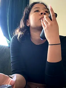 Snapshot of VanessaBling chatting on 13, 11, 2025 VanessaBling online show from 13, 11, 2025