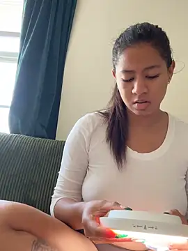 Snapshot of VanessaBling chatting on 29, 11, 2025 VanessaBling online show from 29, 11, 2025