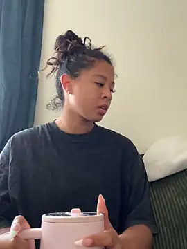 Snapshot of VanessaBling chatting on 4, 3, 2026 VanessaBling online show from 4, 3, 2026