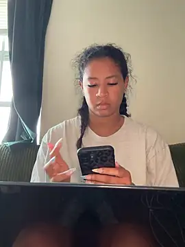 Snapshot of VanessaBling chatting on 7, 3, 2026 VanessaBling online show from 7, 3, 2026