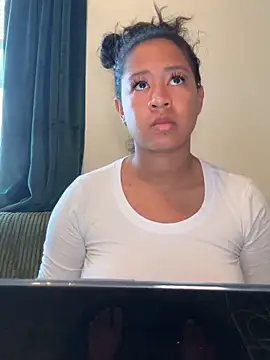 Snapshot of VanessaBling chatting on 8, 3, 2026 VanessaBling online show from 8, 3, 2026