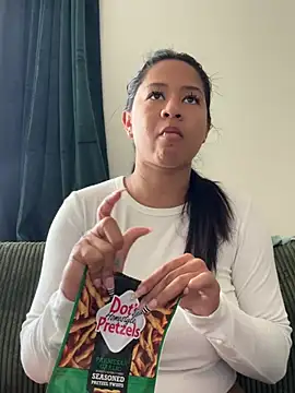 Snapshot of VanessaBling chatting on 18, 3, 2026 VanessaBling online show from 18, 3, 2026