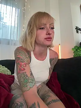 haileyhope  online show from 16, 5, 2026