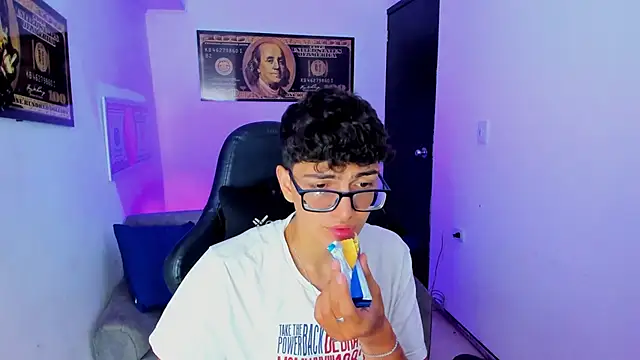 TylerWhite  online show from 25, 2, 2025