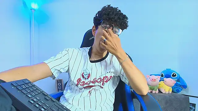 TylerWhite  online show from 26, 9, 2025