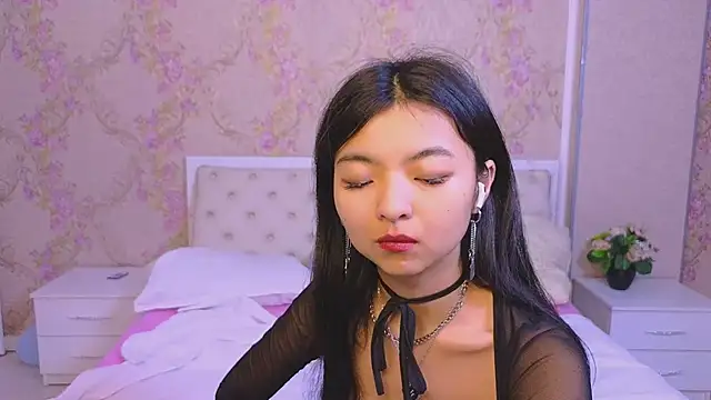 Shy Kira online show from 3, 2, 2025