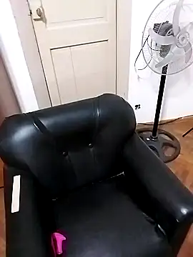 Snapshot of littlebrunett chatting on 22, 1, 2025 littlebrunett online show from 22, 1, 2025