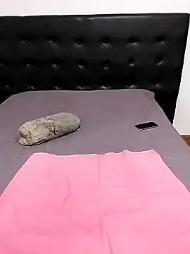 Snapshot of littlebrunett chatting on 21, 2, 2025 littlebrunett online show from 21, 2, 2025