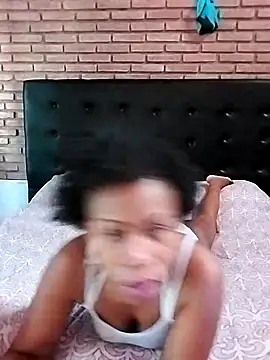 Snapshot of littlebrunett chatting on 4, 10, 2025 littlebrunett online show from 4, 10, 2025