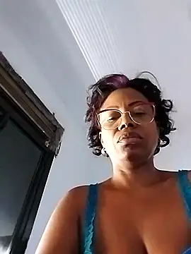 Snapshot of littlebrunett chatting on 8, 3, 2026 littlebrunett online show from 8, 3, 2026