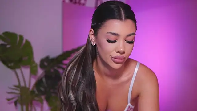 NatyDesiree online show from 3, 3, 2025