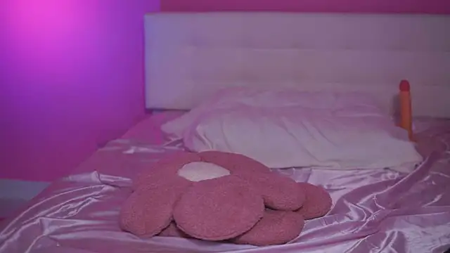 NatyDesiree online show from 5, 3, 2025