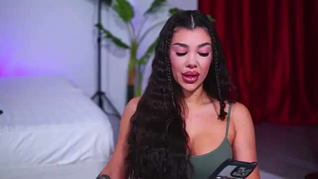 NatyDesiree online show from 4, 10, 2025