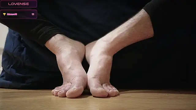 pantslesstraveler plt online show from 23, 12, 2024