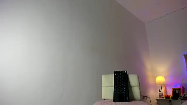 shantallhotxx online show from 28, 4, 2026