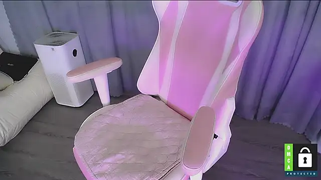 Snapshot of San___San chatting on 28, 11, 2025 San San online show from 28, 11, 2025