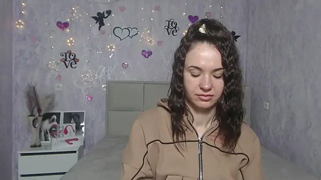 KaraCriegs online show from 4, 3, 2025