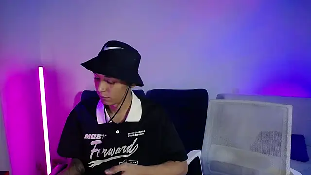 RAV3NHUDSON online show from 12, 11, 2025