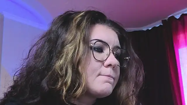 Laura Karamazov online show from 8, 10, 2025