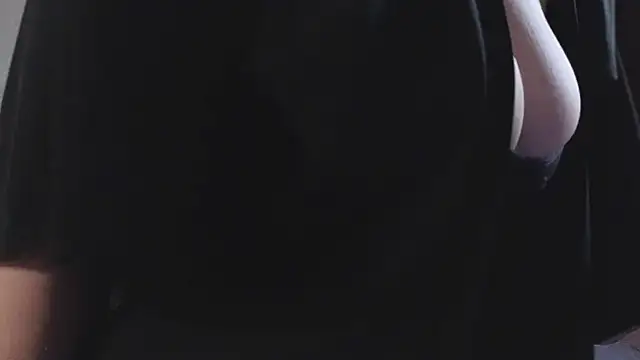 Laura Karamazov online show from 22, 10, 2025