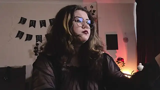 Laura Karamazov online show from 13, 2, 2026