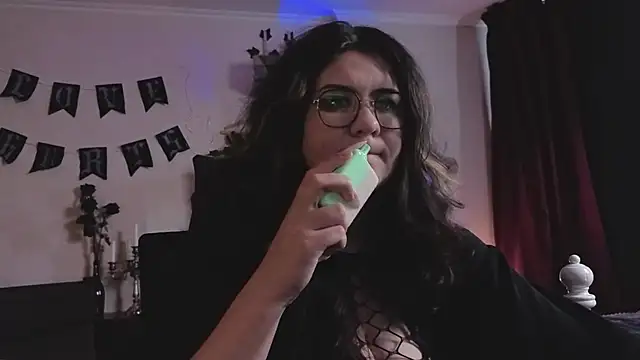 Laura Karamazov online show from 19, 2, 2026