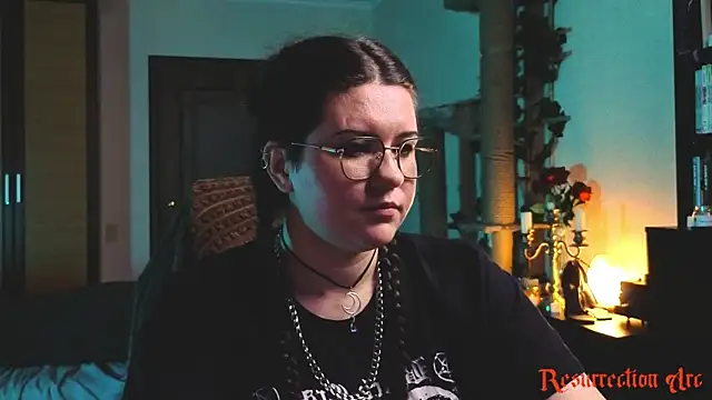 Laura Karamazov online show from 10, 6, 2026