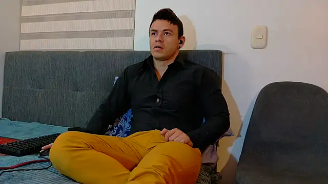 Snapshot of MarksMuscle chatting on 12, 10, 2025 MarksMuscle online show from 12, 10, 2025