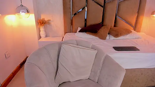 Martinaa Jones  online show from 12, 9, 2025