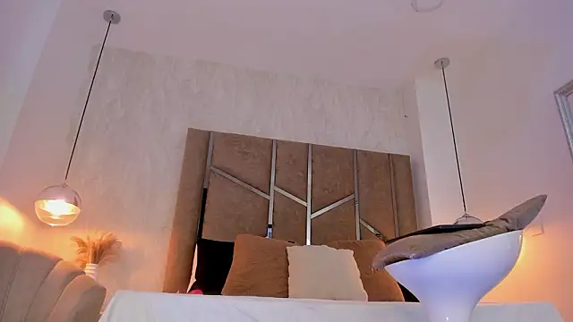 Martinaa Jones  online show from 18, 3, 2026