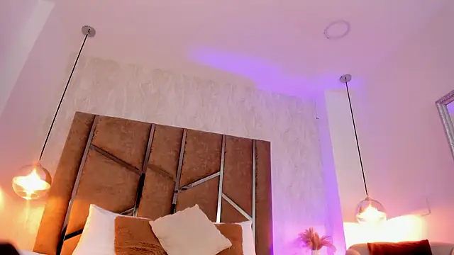 Martinaa Jones  online show from 25, 4, 2026