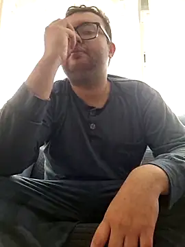 Javier bear online show from 27, 3, 2026