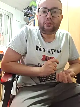 Javier bear online show from 15, 4, 2026