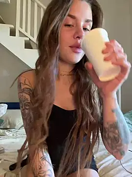 EmiliaCatalina online show from 11, 3, 2025