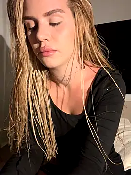 EmiliaCatalina online show from 13, 9, 2025